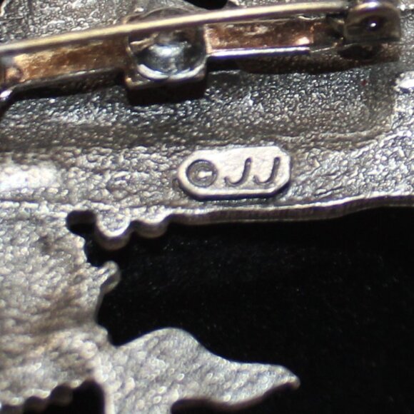 Vintage J.J. Silver Fishing Cat Brooch Who's Tale has been Caught! - Picture 4 of 7